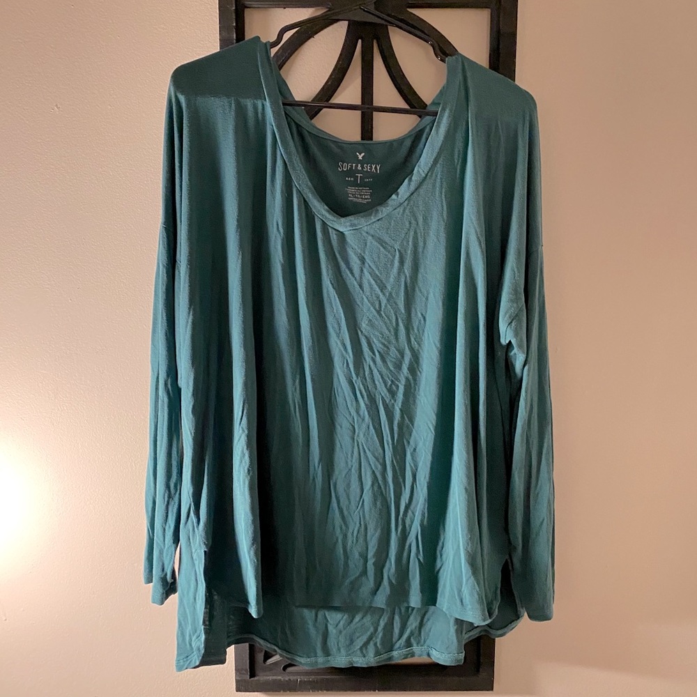 Women’s American Eagle long sleeve tee